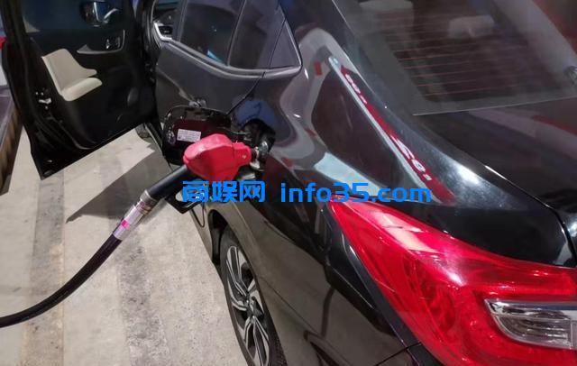 油价根本停不下来已经下跌至212元,92号汽油或要重回到5元区间