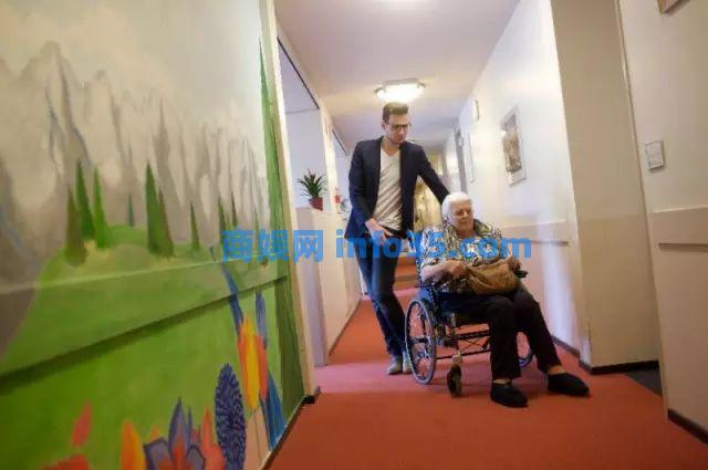 把幼儿园搬进养老院中,神奇的事情发生了···儿童养老院