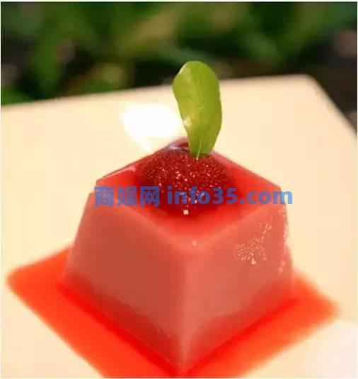 杨梅奇葩新吃法,看了之后赶紧吃颗杨梅压压惊。