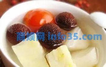 杨梅奇葩新吃法,看了之后赶紧吃颗杨梅压压惊。