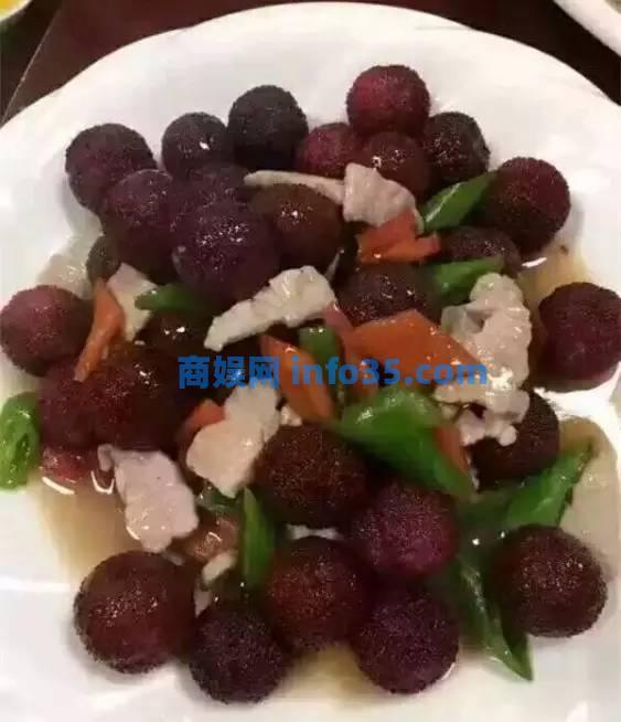 杨梅奇葩新吃法,看了之后赶紧吃颗杨梅压压惊。