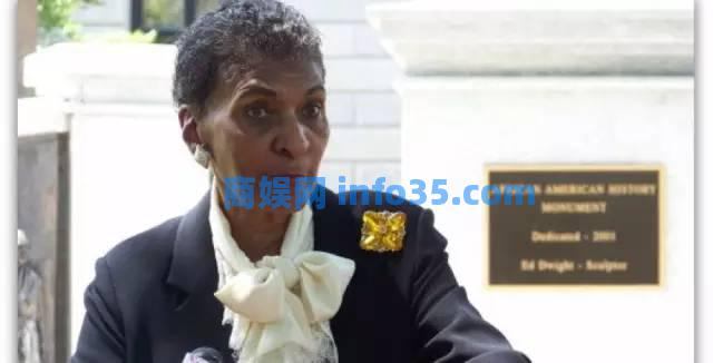 玛瓦·柯林斯(Marva collins)是一名小学女教师,在芝加哥黑人区从事小学教育长达半个世纪。里根总统和老布什总统都邀请马尔瓦加入联邦政府担任教育部长,但马尔瓦拒绝了。她说,我属于教室。