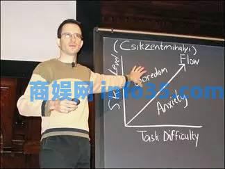 玛瓦·柯林斯(Marva collins)是一名小学女教师,在芝加哥黑人区从事小学教育长达半个世纪。里根总统和老布什总统都邀请马尔瓦加入联邦政府担任教育部长,但马尔瓦拒绝了。她说,我属于教室。