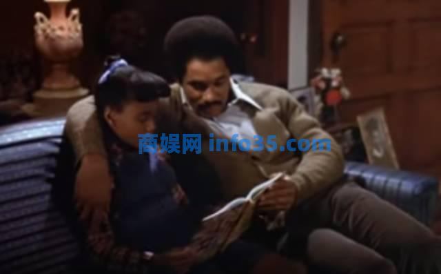 玛瓦·柯林斯(Marva collins)是一名小学女教师,在芝加哥黑人区从事小学教育长达半个世纪。里根总统和老布什总统都邀请马尔瓦加入联邦政府担任教育部长,但马尔瓦拒绝了。她说,我属于教室。