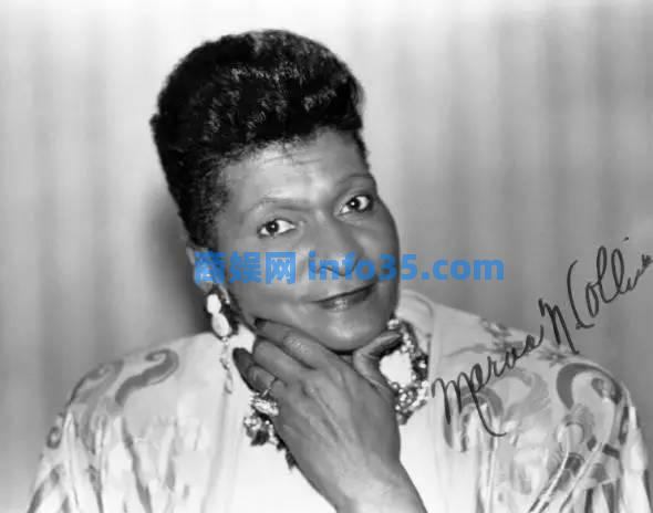 玛瓦·柯林斯(Marva collins)是一名小学女教师,在芝加哥黑人区从事小学教育长达半个世纪。里根总统和老布什总统都邀请马尔瓦加入联邦政府担任教育部长,但马尔瓦拒绝了。她说,我属于教室。