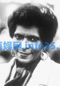 玛瓦·柯林斯(Marva collins)是一名小学女教师,在芝加哥黑人区从事小学教育长达半个世纪。里根总统和老布什总统都邀请马尔瓦加入联邦政府担任教育部长,但马尔瓦拒绝了。她说,我属于教室。