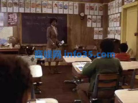 玛瓦·柯林斯(Marva collins)是一名小学女教师,在芝加哥黑人区从事小学教育长达半个世纪。里根总统和老布什总统都邀请马尔瓦加入联邦政府担任教育部长,但马尔瓦拒绝了。她说,我属于教室。