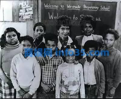 玛瓦·柯林斯(Marva collins)是一名小学女教师,在芝加哥黑人区从事小学教育长达半个世纪。里根总统和老布什总统都邀请马尔瓦加入联邦政府担任教育部长,但马尔瓦拒绝了。她说,我属于教室。