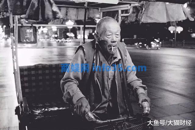 34张深夜监控照片,撕开亿万成年人的伪装。