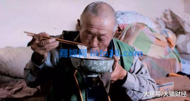 34张深夜监控照片,撕开亿万成年人的伪装。