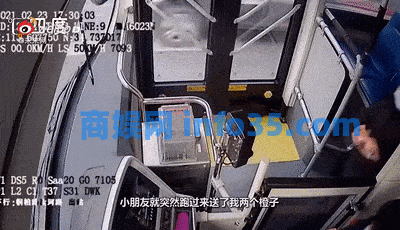 请客被儿子偷买了单,爸爸知道后跪地痛哭:监控下的一幕幕,刺痛亿万父母心