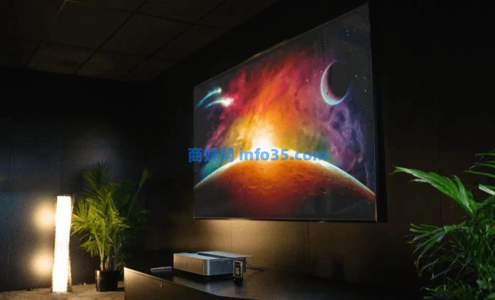 海信推出全球首款8K激光电视。