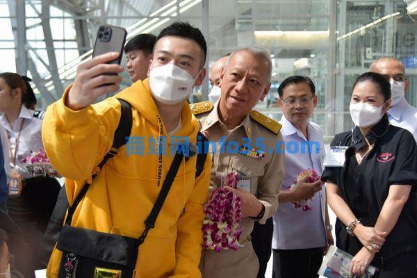韩媒称中国游客在泰国享受“国宾待遇”:副总理迎接 感觉像明星。