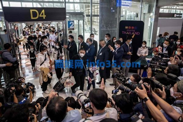 韩媒称中国游客在泰国享受“国宾待遇”:副总理迎接 感觉像明星。
