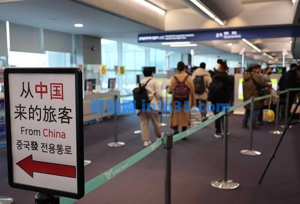 韩媒称中国游客在泰国享受“国宾待遇”:副总理迎接 感觉像明星。