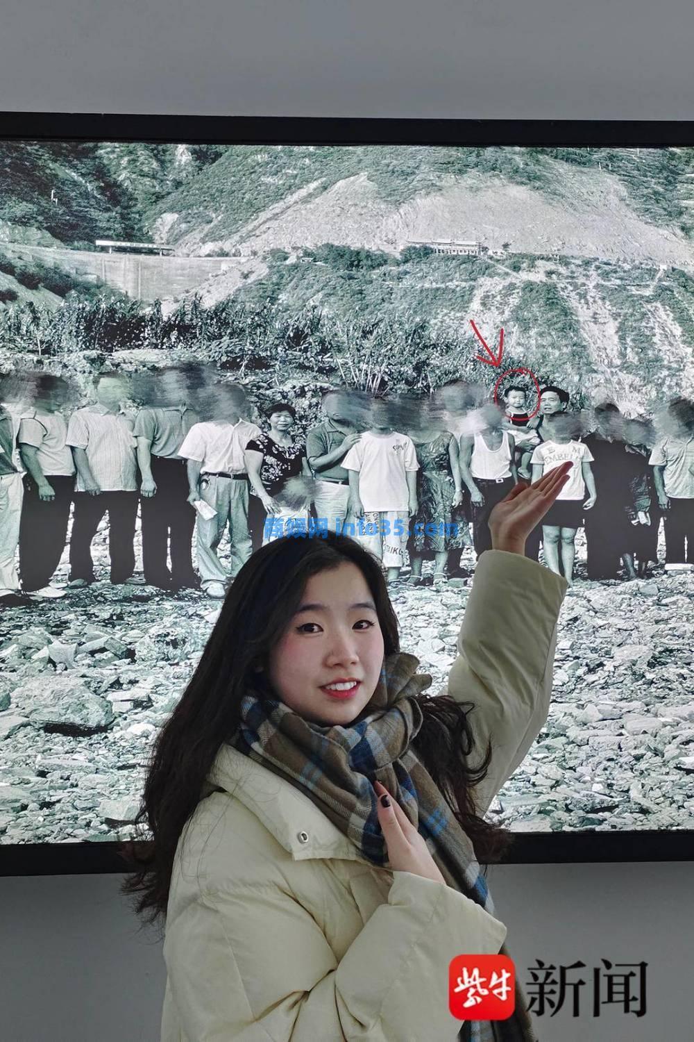 震惊又奇妙！19岁女孩在博物馆照片中看到2岁时的自己。