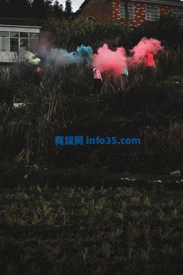报复性放烟花后,“加特林”暴涨十倍,花炮之乡卖断货。