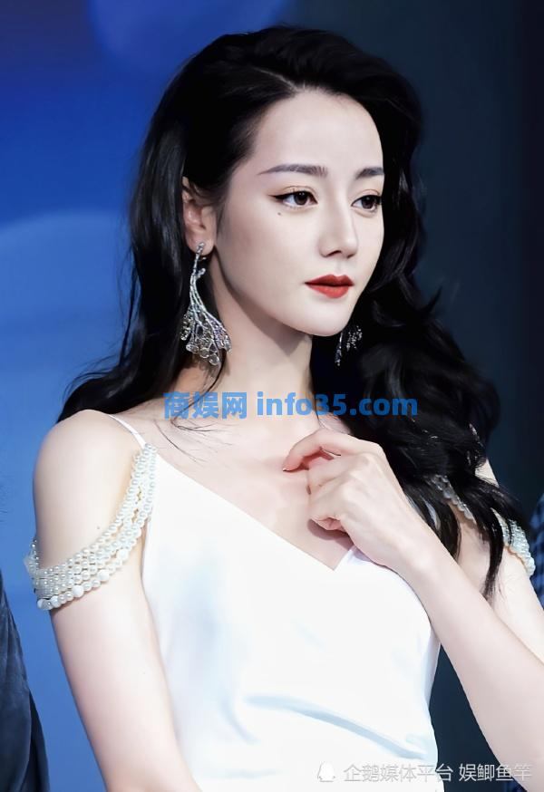 30岁迪丽热巴,美貌获海外网站赞赏,内娱美神货真价实!