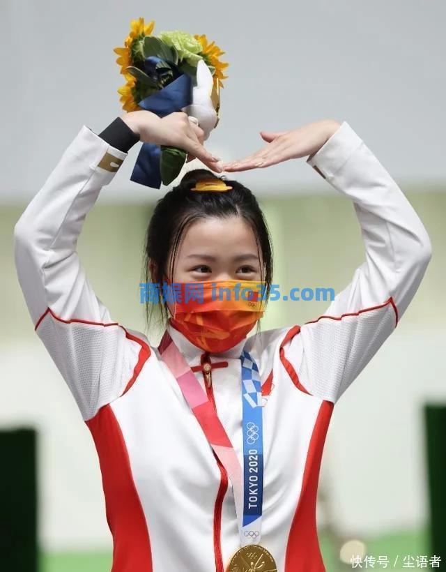 奥运冠军杨倩再陷争议,性感照曝光,网友呼吁应将心思多放训练上。