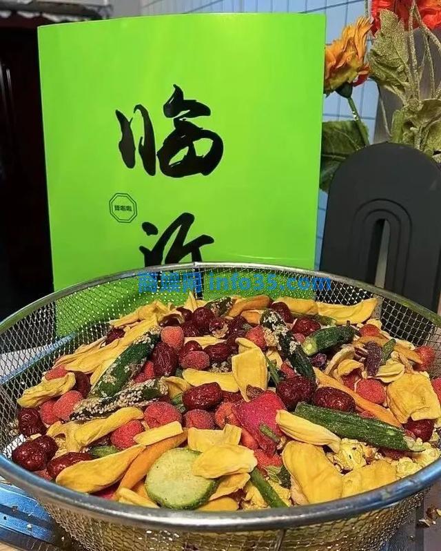 又一专坑中国年轻人的“新型网红”曝光:为了割韭菜,脸都不要了。