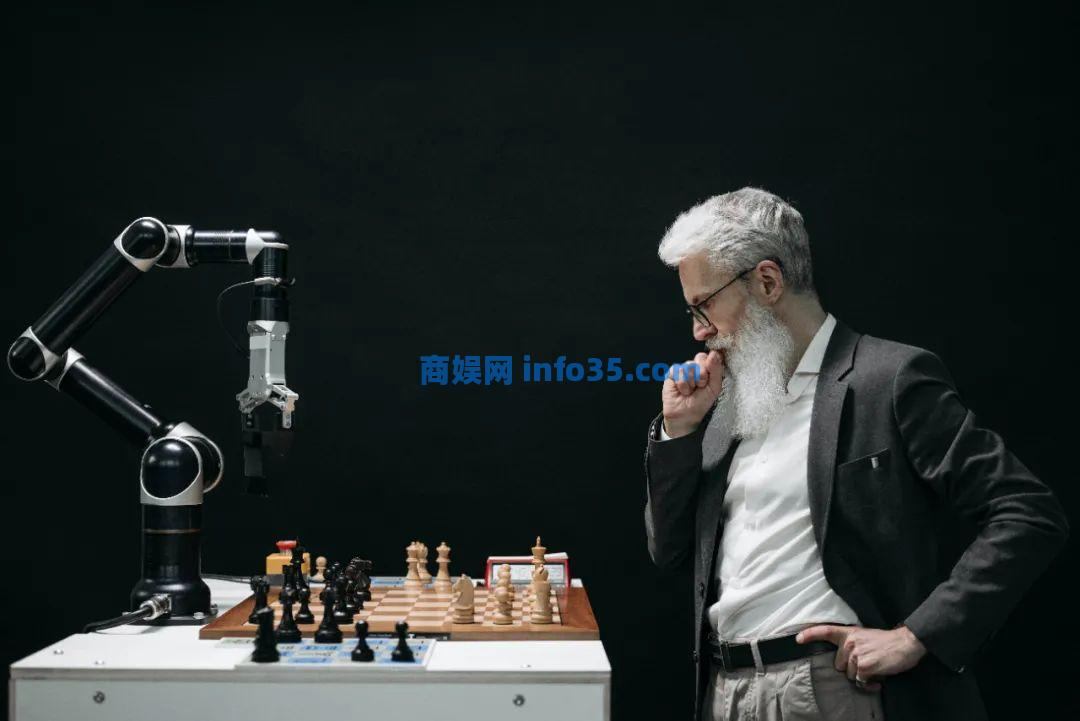 科大讯飞杠上百度:两列狂飙的AI大模型火车,撞了。