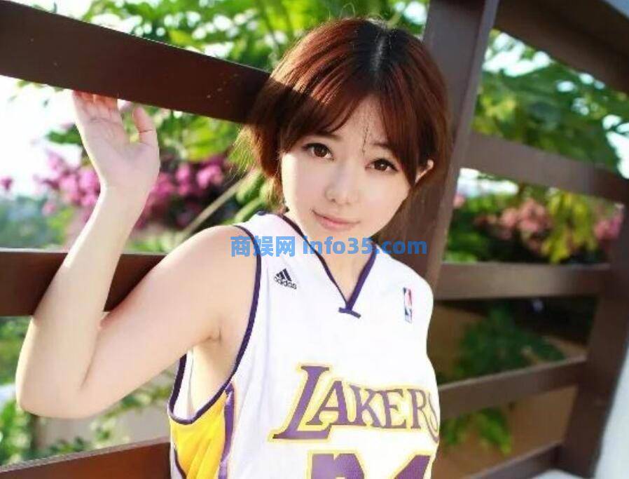 刘飞儿确定转平台,最后一天直播故意穿着暴露,在离开前把分扣光