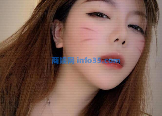 刘飞儿确定转平台,最后一天直播故意穿着暴露,在离开前把分扣光