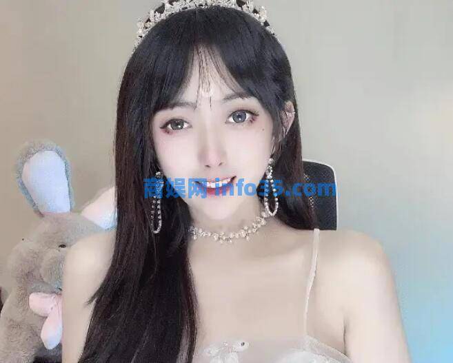 神豪刷10万礼物,要求女主播剃光头,她拿着10万哭着把头发剃了