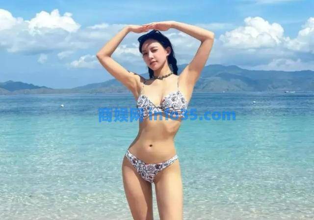 程潇泳衣自拍又来了!穿红色比基尼比心,“奶潇”称号当之无愧。