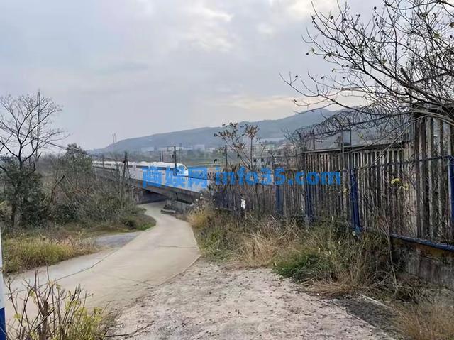 湖南乡村小校长以背书等理由多次侵害5名女生性侵猥亵学生，一审宣判死刑。