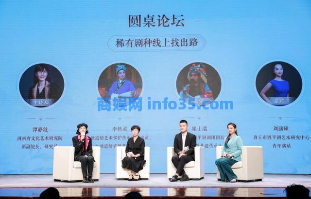 河南道情戏演员李艳灵女扮男装43年,直播唱戏传承稀有剧种。