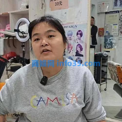 志愿者撤离、摊位空荡,晓华理发人走茶凉?本人:早已做好准备。