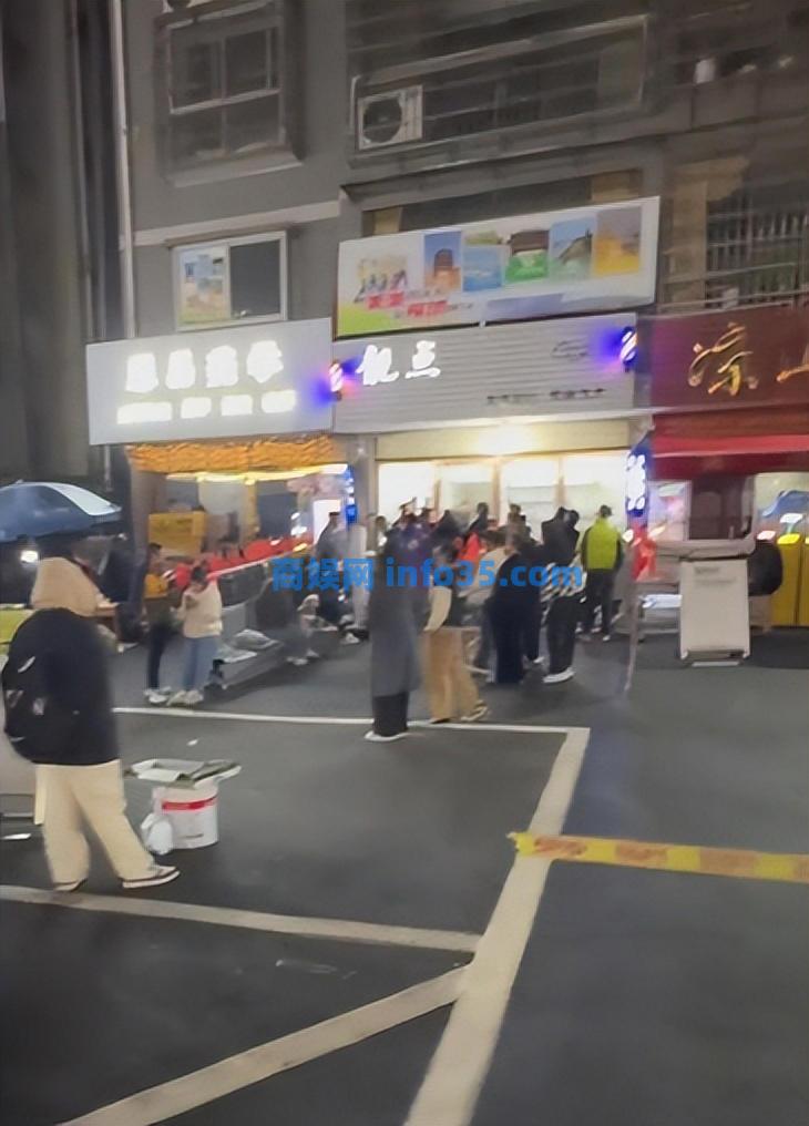 志愿者撤离、摊位空荡,晓华理发人走茶凉?本人:早已做好准备。