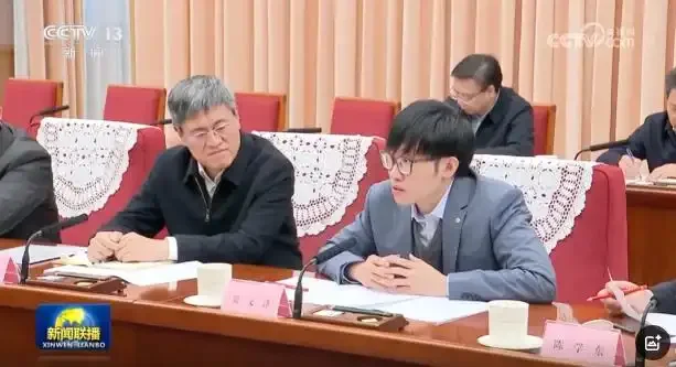 DeepSeek霸榜App Store，中国AI引发美国科技圈地震