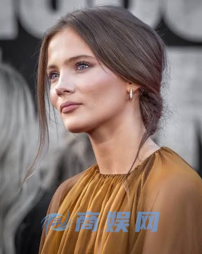 《猎魔人》希里演员在大超走后哭了 也不想演了