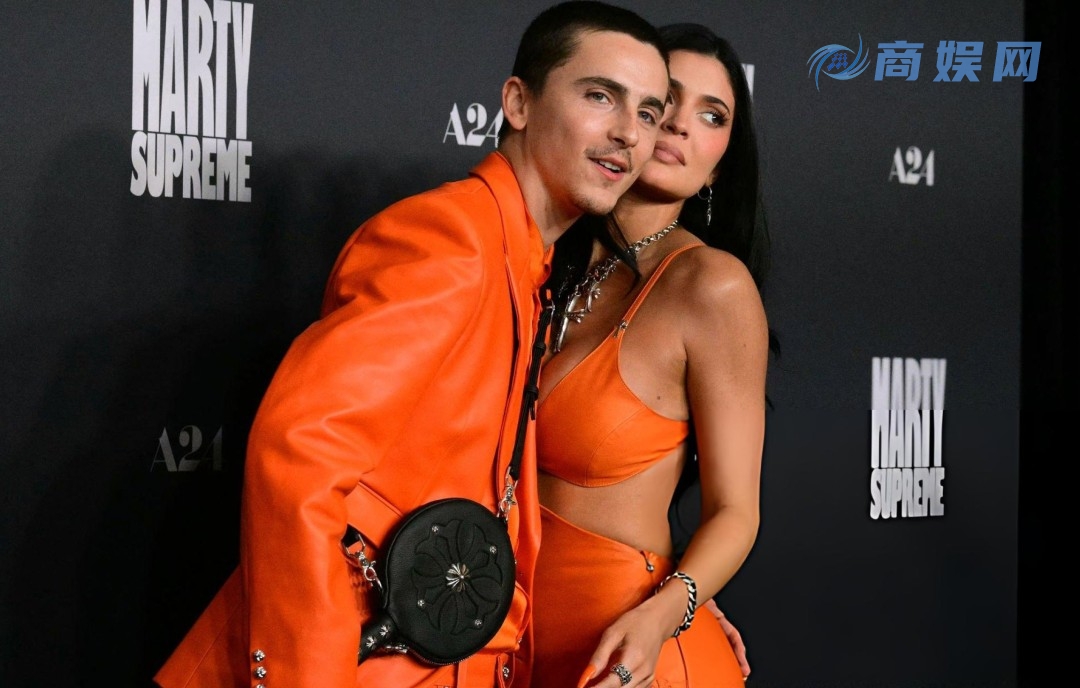 性感火辣！甜茶携28岁女友亮相新片首映礼