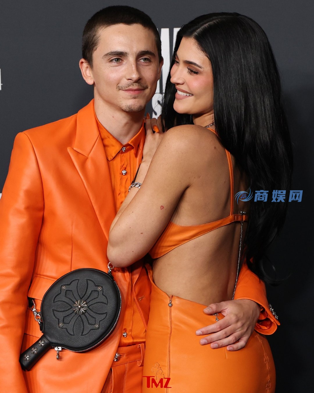 性感火辣！甜茶携28岁女友亮相新片首映礼