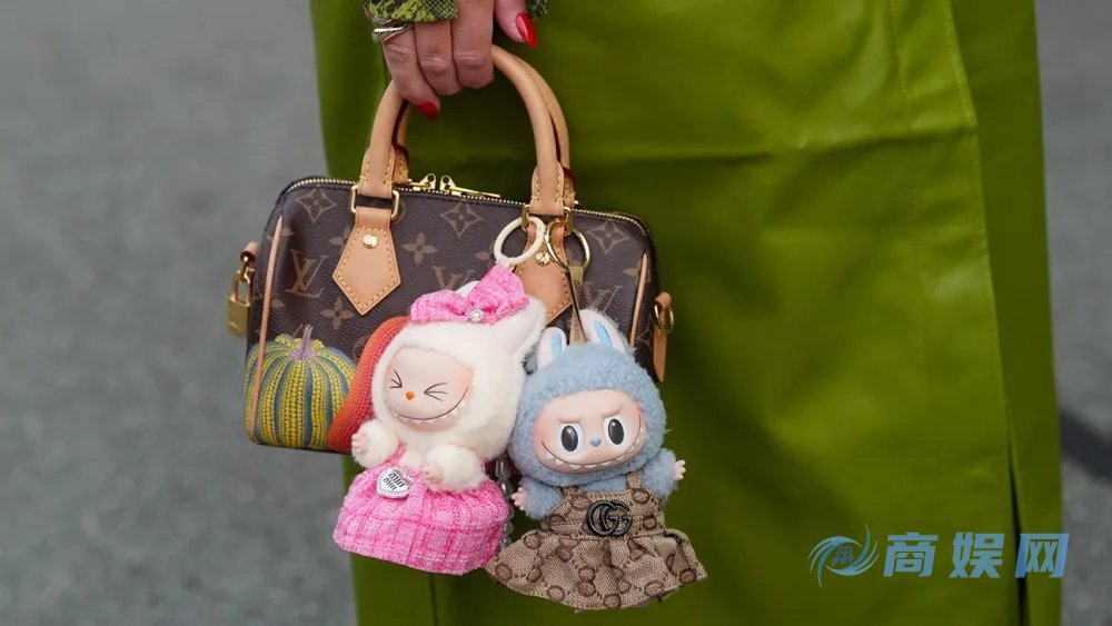 索尼官宣《帕丁顿熊》导演保罗·金将执导Labubu电影