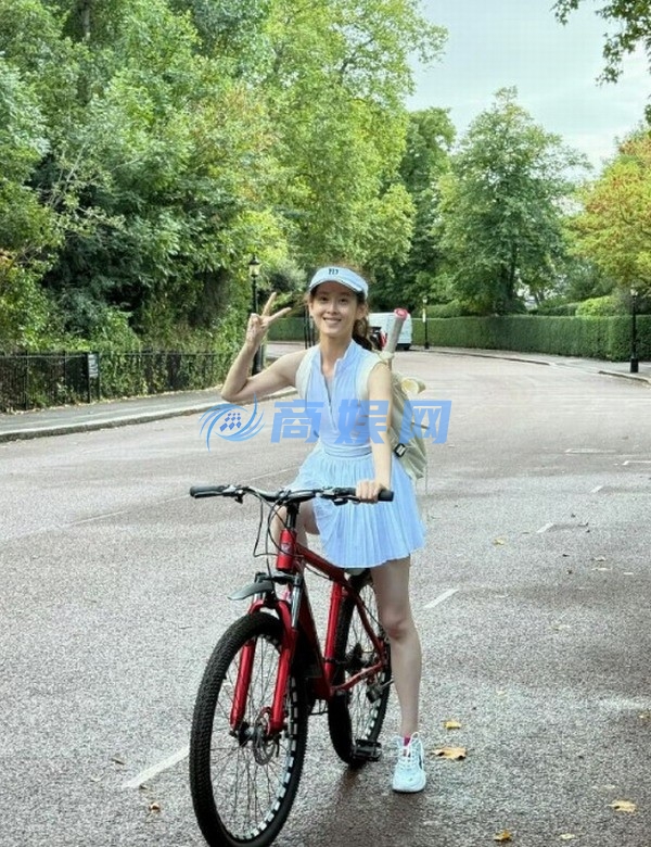 章泽天晒网球新照：坚持运动的第40天 活力满满