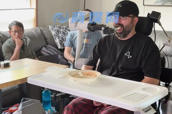 马斯克：Neuralink将大量生产脑机接口设备 手术自动化