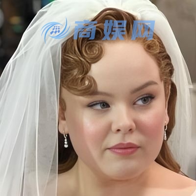 《布里奇顿》第三季收视不降反升 男女主公开撒狗粮