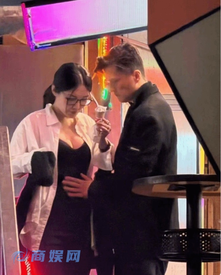 港媒曝徐冬冬疑似怀孕：停止健身 尹子维温柔摸肚子