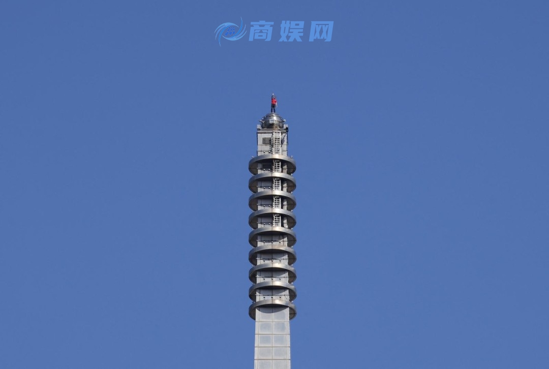 无绳无保护！美国攀岩狂人成功爬上中国台北101大楼