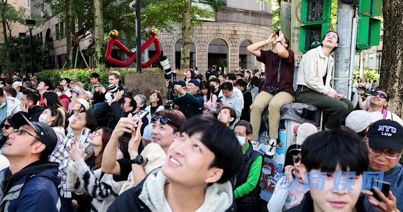 无绳无保护！美国攀岩狂人成功爬上中国台北101大楼